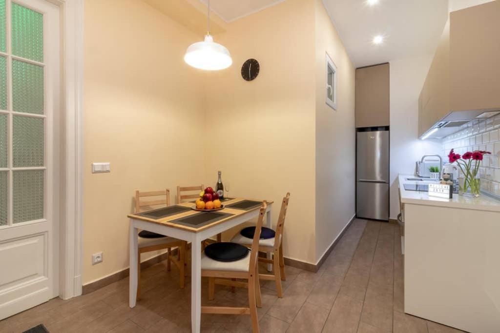 Nice And Cozy Apartment Next To The Parliament Budapeşte Dış mekan fotoğraf